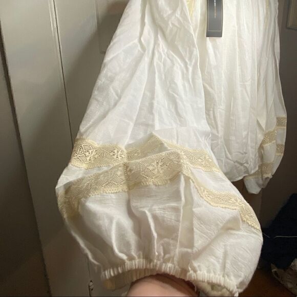 BCBGMaxAzria White w Cream Lace Detail Bell Sleeve - Picture 8 of 11